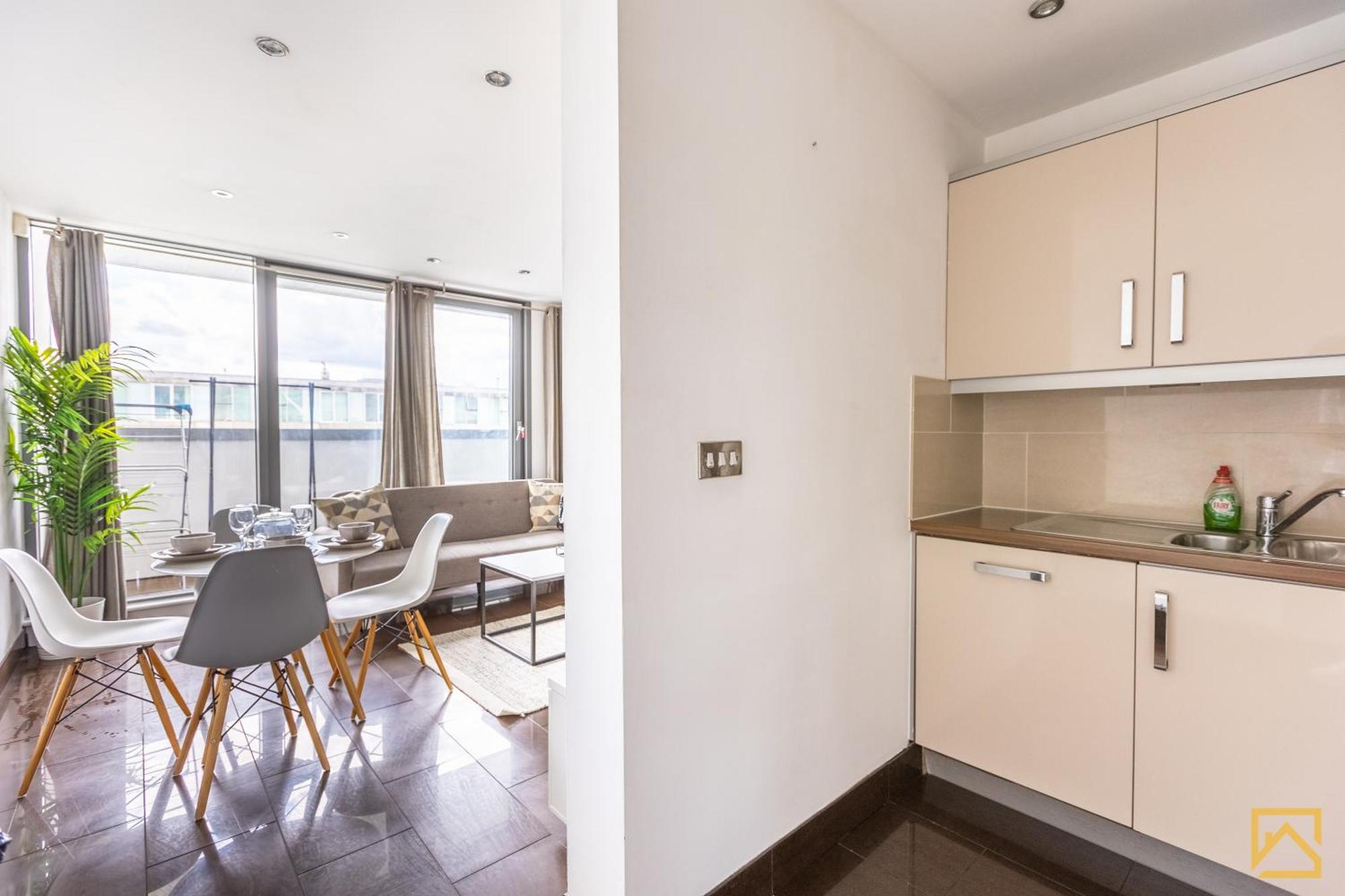 Luxury 2-Bed In Central Mk By Valore Property Services Milton Keynes Eksteriør billede