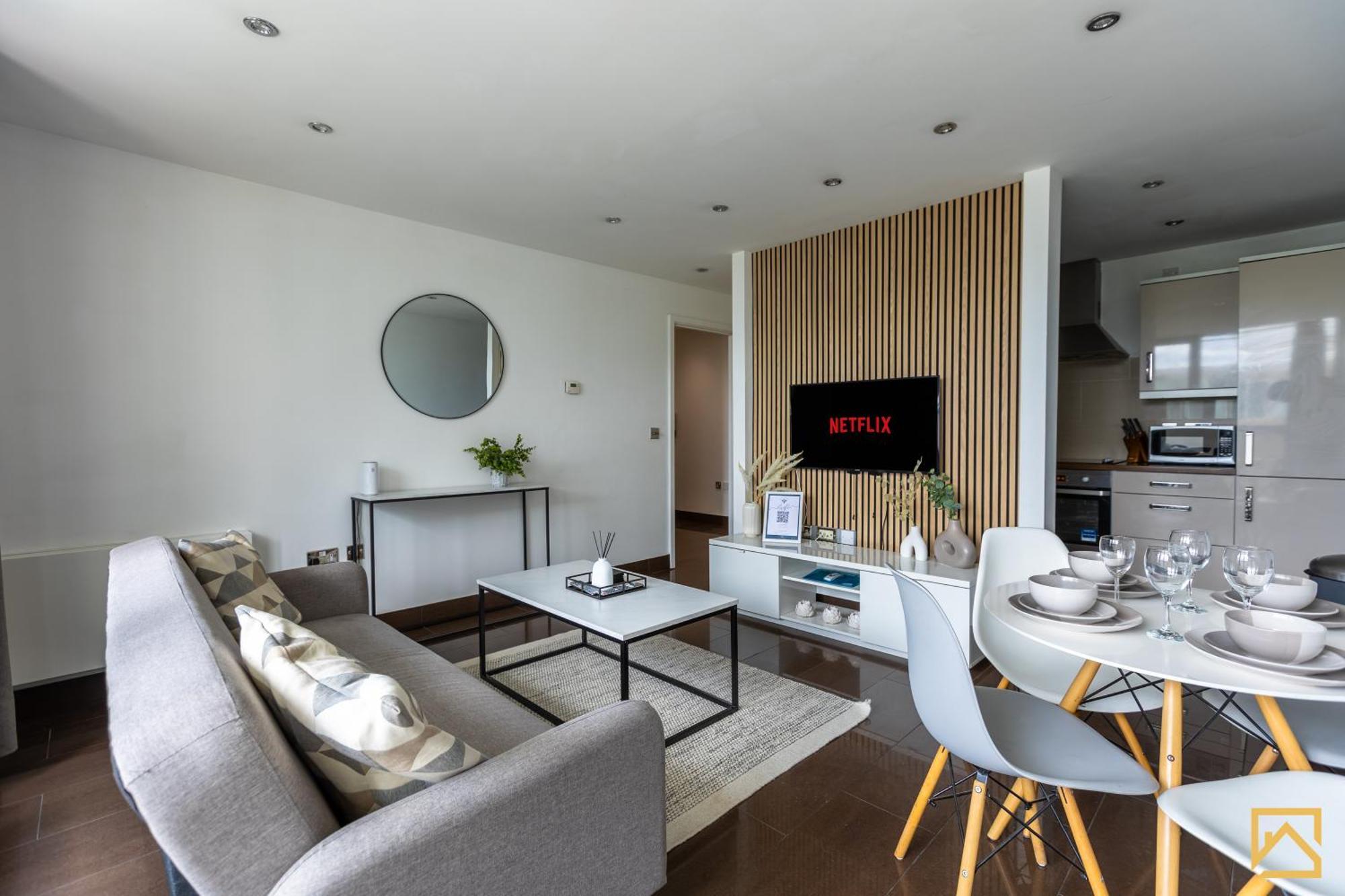 Luxury 2-Bed In Central Mk By Valore Property Services Milton Keynes Eksteriør billede