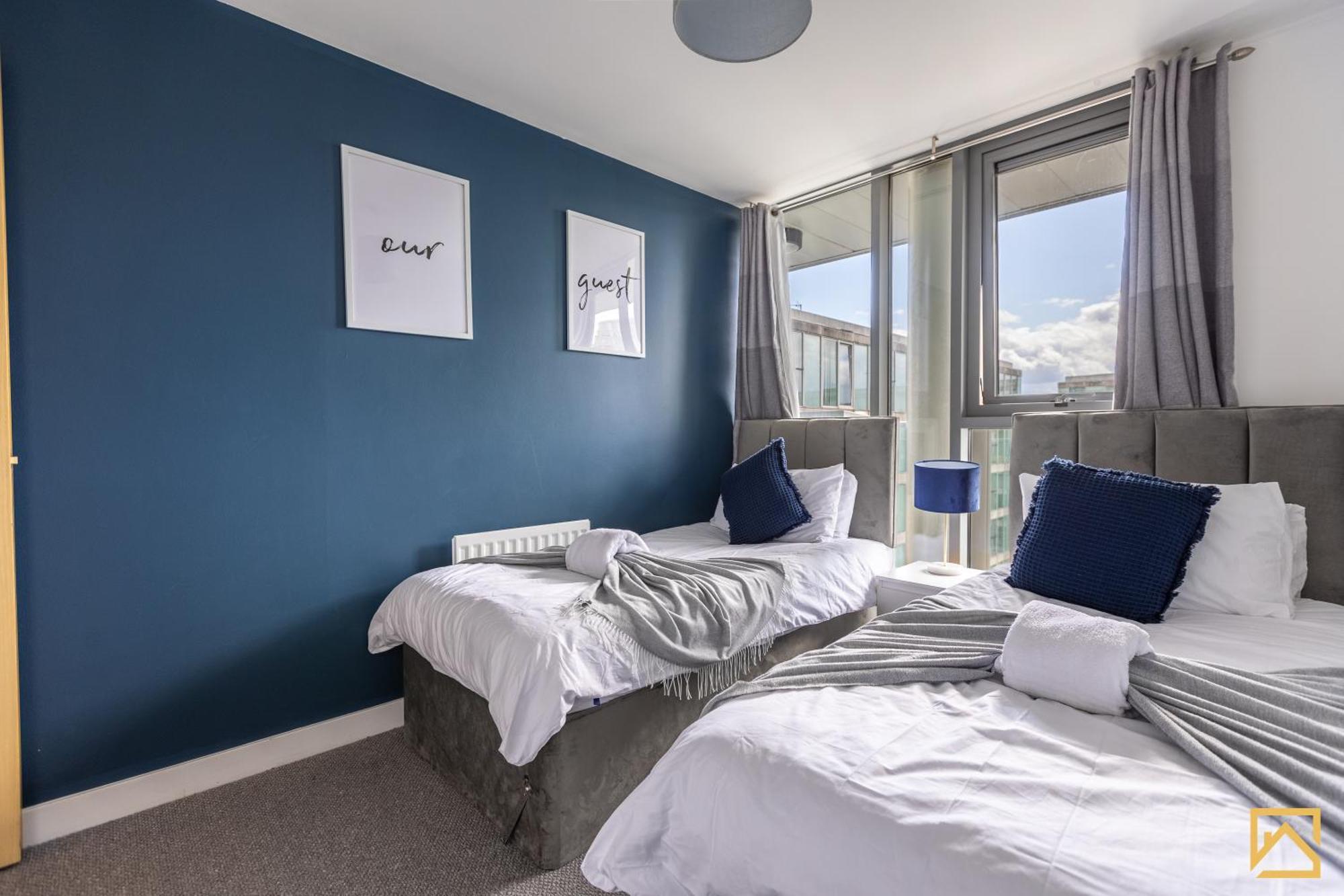 Luxury 2-Bed In Central Mk By Valore Property Services Milton Keynes Eksteriør billede