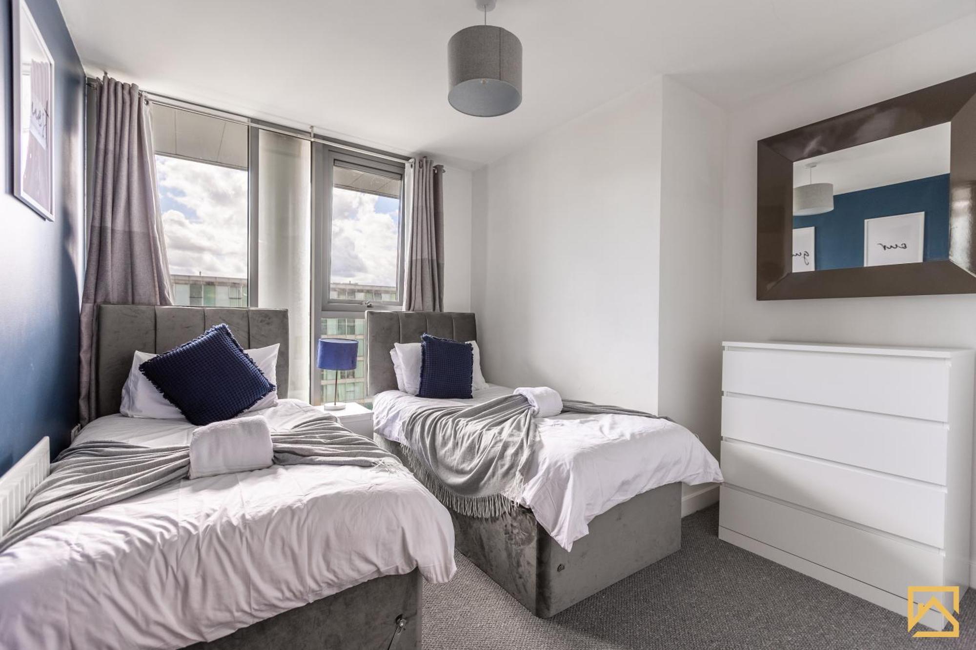 Luxury 2-Bed In Central Mk By Valore Property Services Milton Keynes Eksteriør billede
