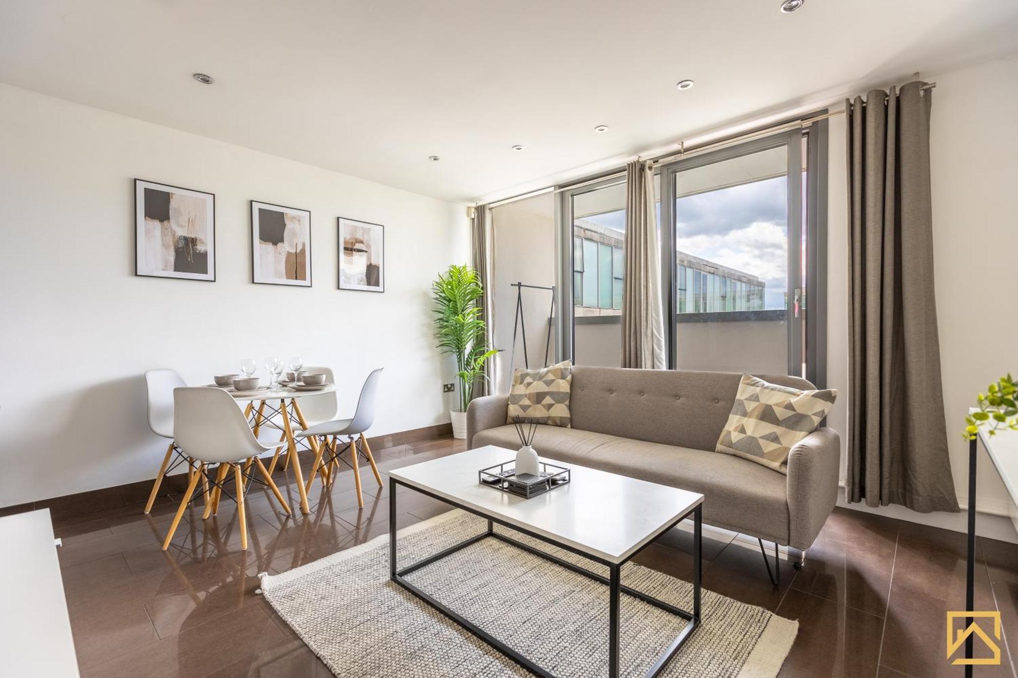 Luxury 2-Bed In Central Mk By Valore Property Services Milton Keynes Eksteriør billede