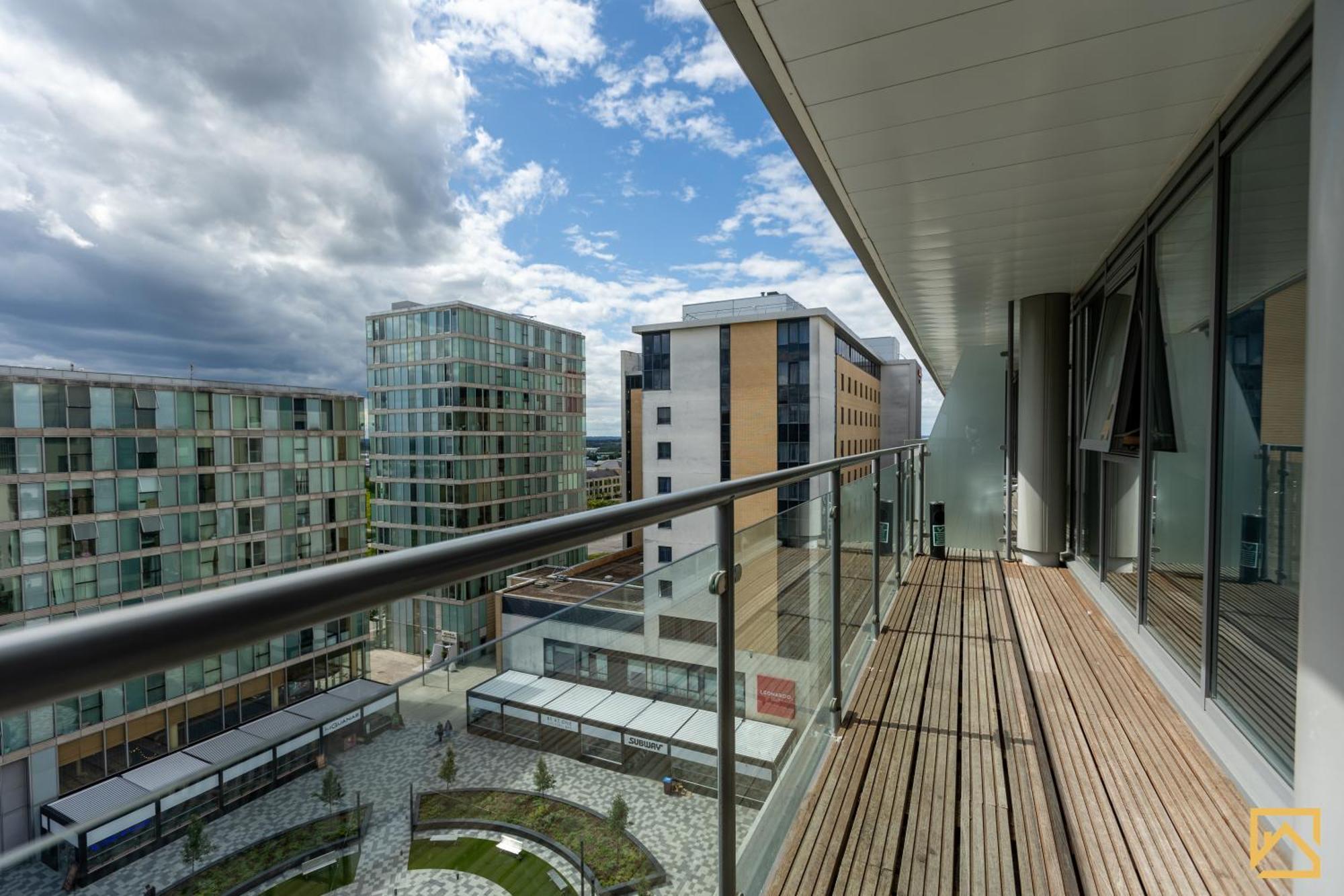 Luxury 2-Bed In Central Mk By Valore Property Services Milton Keynes Eksteriør billede