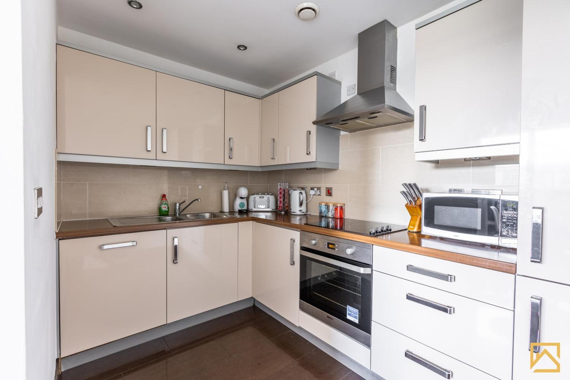Luxury 2-Bed In Central Mk By Valore Property Services Milton Keynes Eksteriør billede