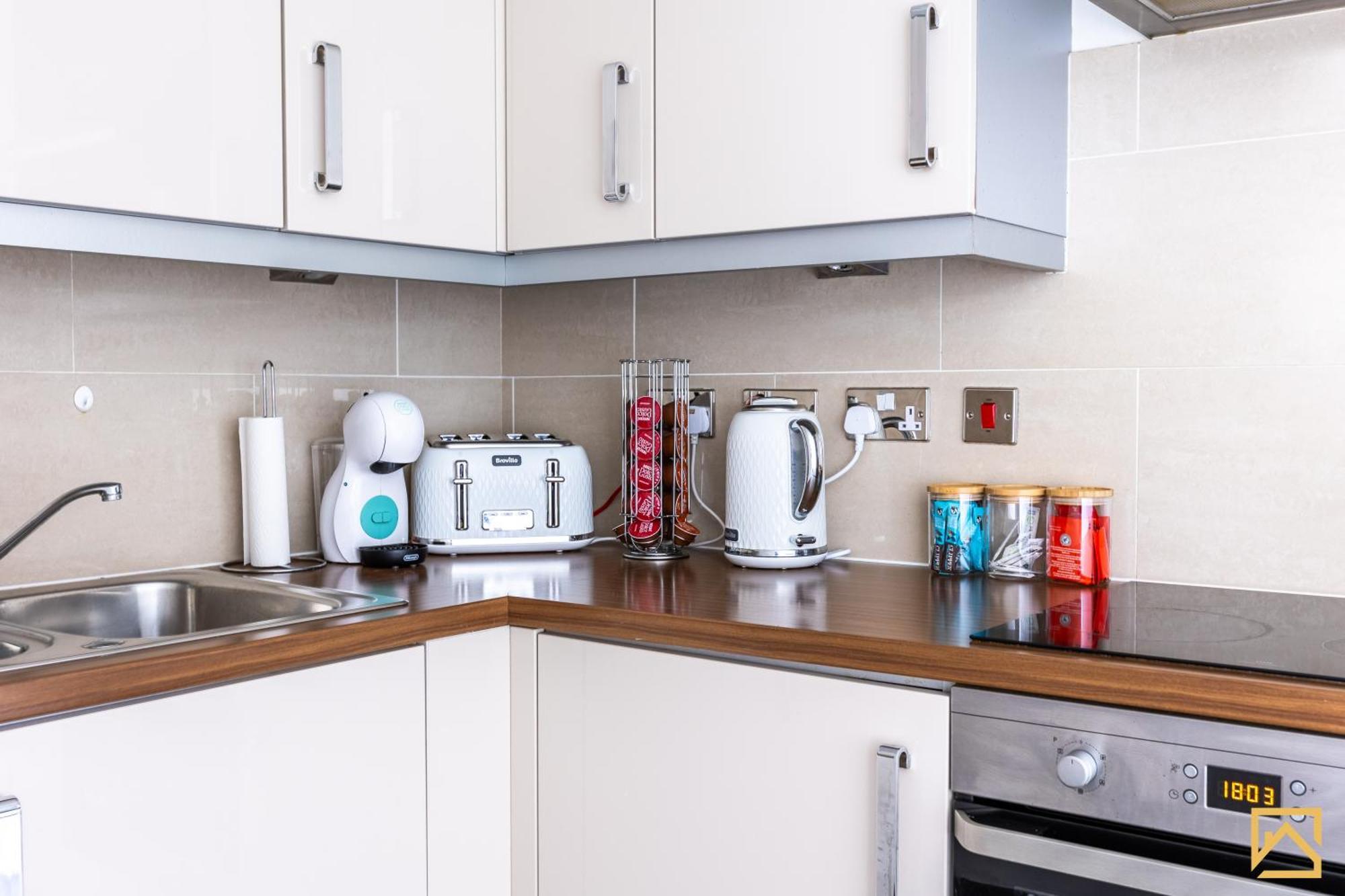 Luxury 2-Bed In Central Mk By Valore Property Services Milton Keynes Eksteriør billede