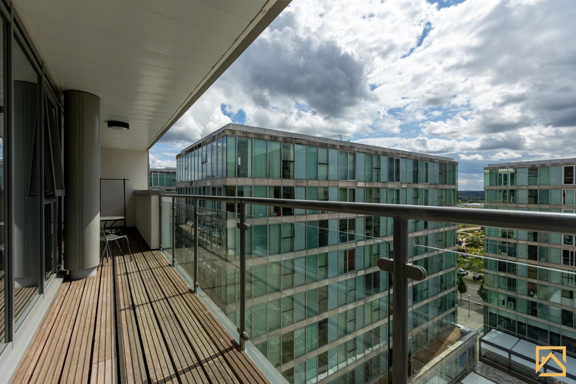 Luxury 2-Bed In Central Mk By Valore Property Services Milton Keynes Eksteriør billede