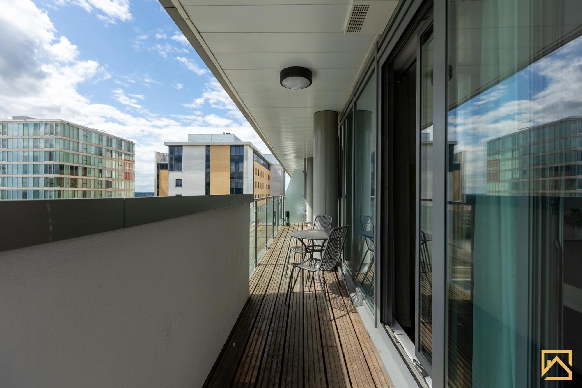 Luxury 2-Bed In Central Mk By Valore Property Services Milton Keynes Eksteriør billede