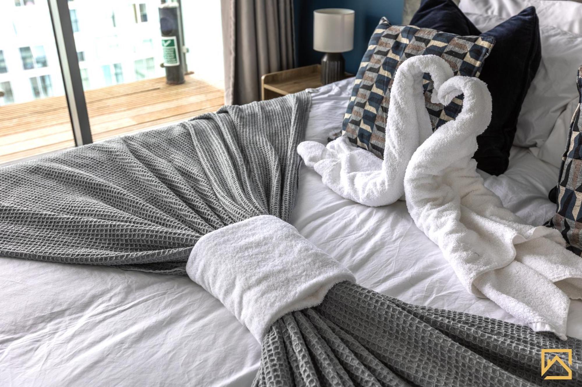 Luxury 2-Bed In Central Mk By Valore Property Services Milton Keynes Eksteriør billede